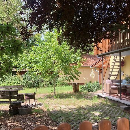 Forest-Side Home By Recreational Lake Kunfeherto Bagian luar foto